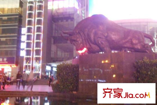 國(guó)創(chuàng)光谷上城周邊雕塑
