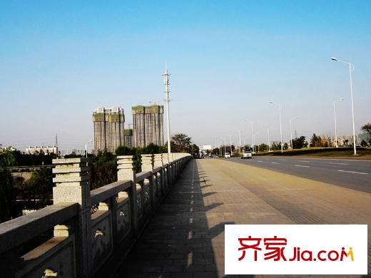 綠地中央廣場(chǎng)周邊小橋