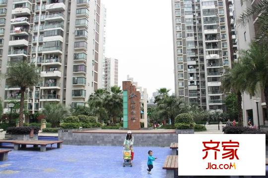 融僑錦城外景圖