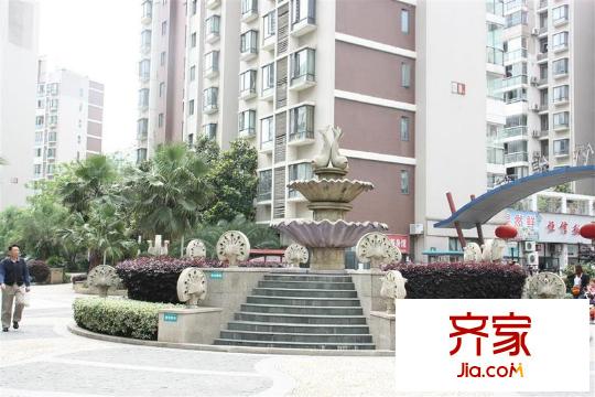 融僑錦城外景圖