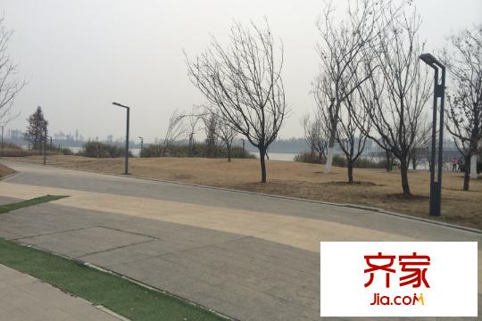 純水岸?東湖項(xiàng)目入口實(shí)景（20150319）