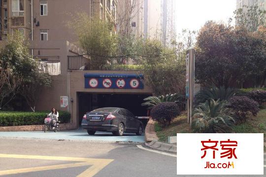 錦繡龍城八期鎏園地下停車庫(kù)（20150325）