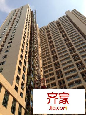 博學(xué)尚品小區(qū)側(cè)面仰視（20130909）