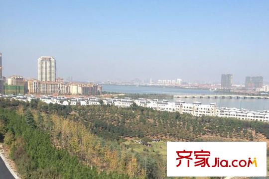 龍?jiān)窞懓吨苓厺竦毓珗@