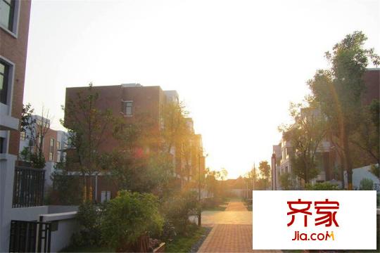 絲寶第三街夕陽下的小區(qū)（2015.3.19）
