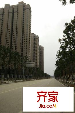 臥龍麗景灣三期1、2、3號(hào)樓側(cè)視（20141215）