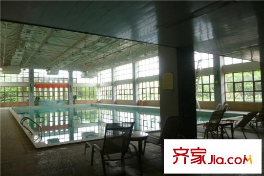 奧特萊斯V公寓周邊游泳池