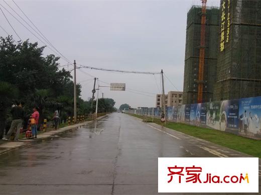中大長江紫都六期周邊雨天的武金堤