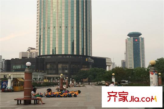 華發(fā)中城薈周邊廣場
