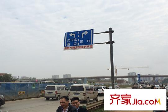 天縱城周邊巨龍大道交通指示牌