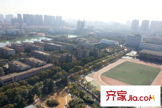 南湖時(shí)尚城周邊體育場