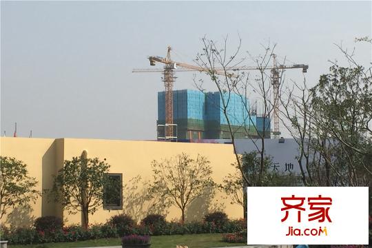 武漢天地盛薈工地外圍（20150927）