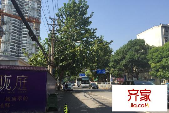 長投?瓏庭工地外廣告墻實(shí)景（20150906）