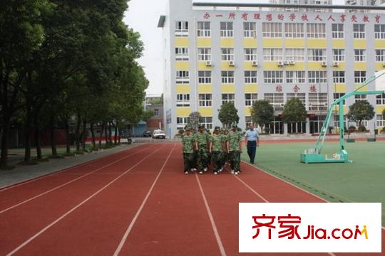 金鑫國際周邊魯巷中學(xué)運動場