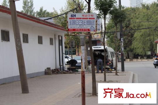 百德?尚景小區(qū)對(duì)面200米處公交站牌