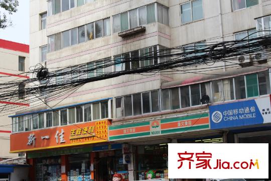 百德?尚景小區(qū)對(duì)面200米處商鋪