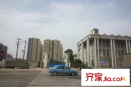 美聯(lián)聯(lián)邦生活區(qū)周邊中一小區(qū)