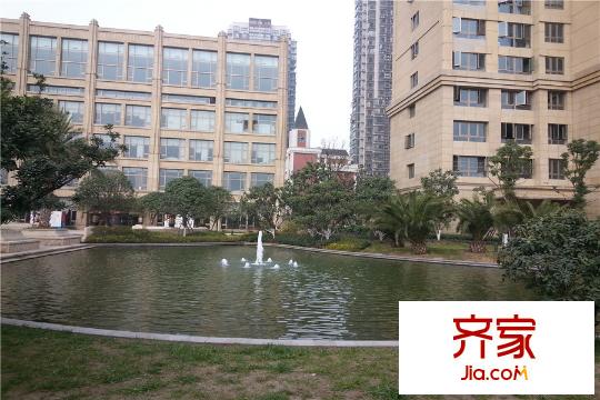 天宇盛世濱江悅濱江小區(qū)門前實(shí)景（20150207）