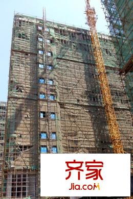 青年公社在建樓棟遠(yuǎn)處(20150804)