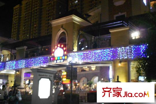 國(guó)創(chuàng)光谷上城周邊風(fēng)情街全貌