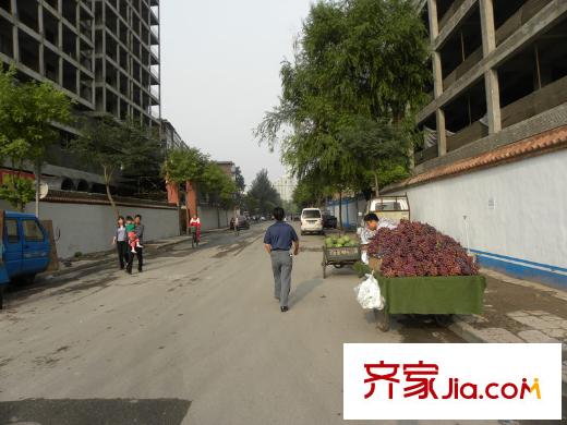 貴通潤(rùn)園配套圖項(xiàng)目中間穿過(guò)的菜園街