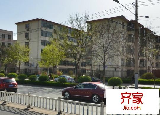 中國電子科技三十三研究所宿舍區(qū)外景圖電子科技三十三研究所宿舍區(qū) 
