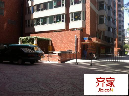 盛世華庭B6小區(qū)內(nèi)部實景（2013.5.29）