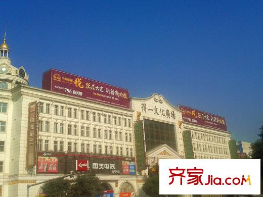 龍堡?綠洲周邊北側(cè)約1000米得一文化廣場(chǎng)