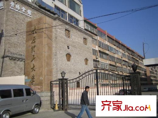 美林灣西北方向太原理工大學(xué)院
