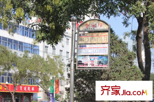 佳欣?尚品小區(qū)對面200米處公交車站   