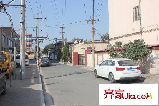 佳欣?尚品小區(qū)旁邊約100米處小街道
