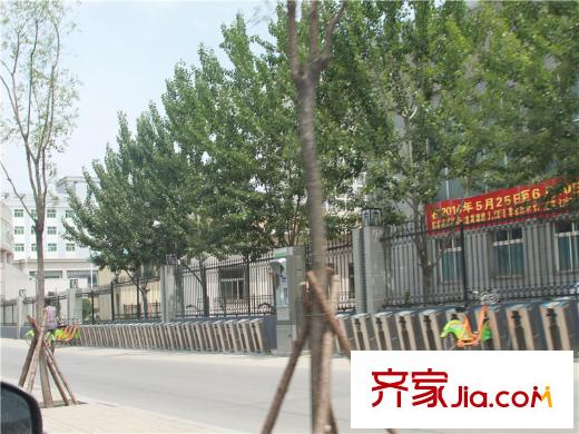 海棠公館周邊山西財(cái)經(jīng)大學(xué)公共自行車停車點(diǎn)