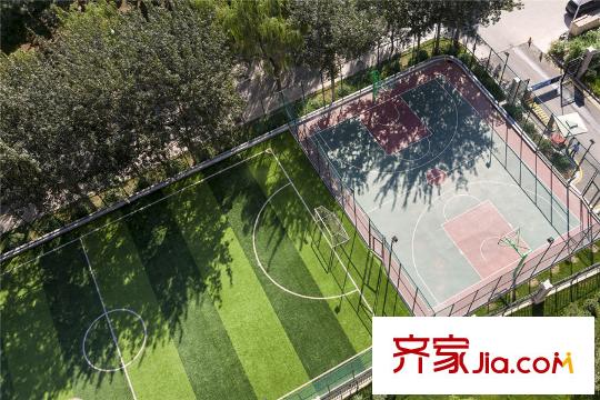 天璽公館小區(qū)配套足球場籃球場