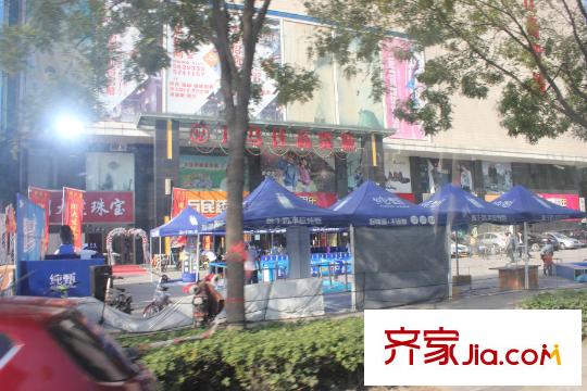 天賜康緣新區(qū)大門口小商鋪