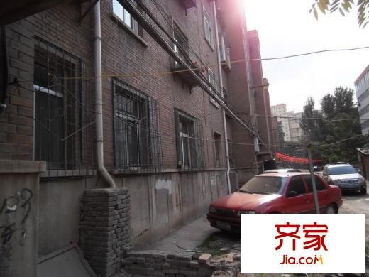 享堂礦機(jī)宿舍外景圖P5270043
