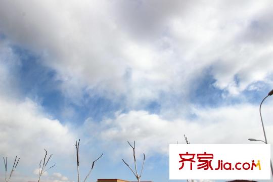 魯信和璧花園藍天白云好環(huán)境