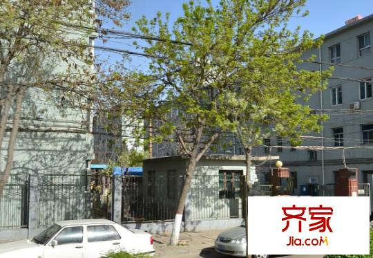 中國電子科技三十三研究所宿舍區(qū)外景圖電子科技三十三研究所宿舍區(qū) 