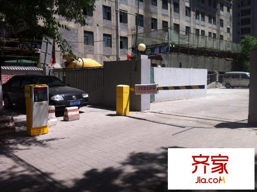 盛世華庭B6小區(qū)內(nèi)部實景（2013.5.29）