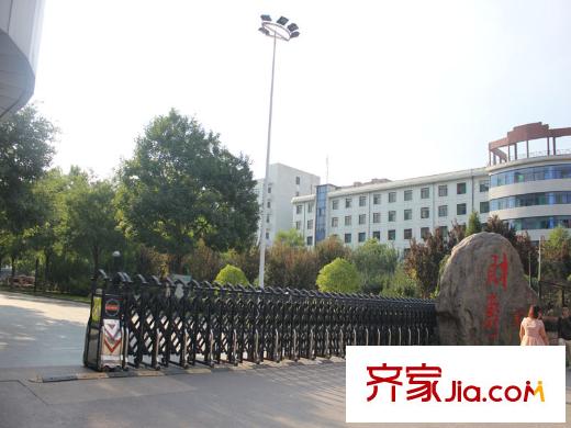 來(lái)?；▓@周邊財(cái)專(zhuān)學(xué)校
