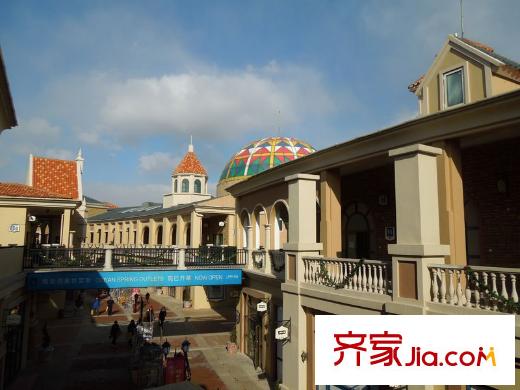 海泉灣港中旅公館周邊配套之奧特萊斯商業(yè)街