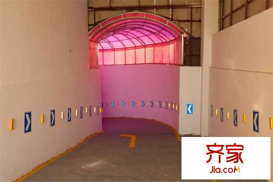 怡?；ㄔ沸^(qū)停車場（2015-7-30）