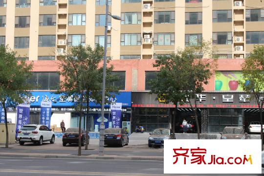 文錦世家小區(qū)對(duì)面300米處商鋪