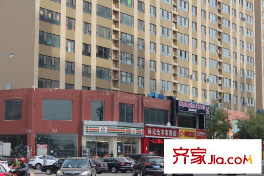 文錦世家小區(qū)對(duì)面300米處商鋪