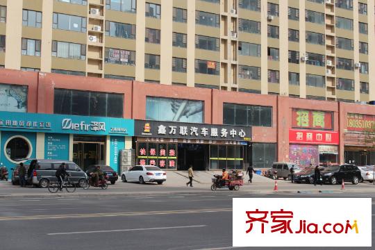 文錦世家小區(qū)對(duì)面300米處商鋪
