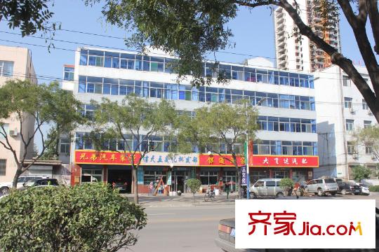佳欣?尚品小區(qū)約100米處的小商鋪