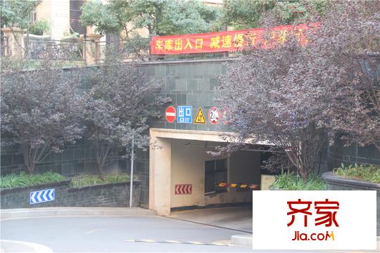 太原星河灣小區(qū)地下停車場（2015-10-12）