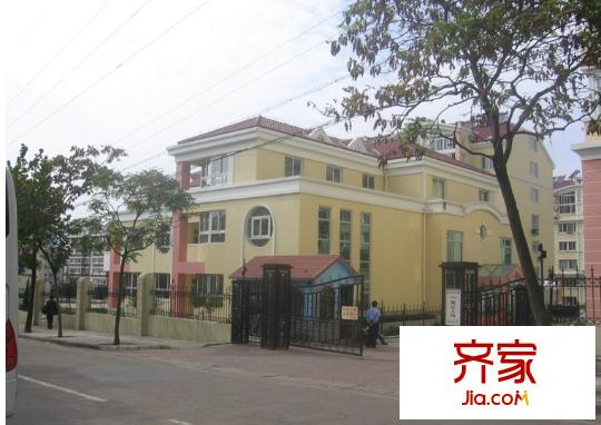 橡六花園外景圖小區(qū)門口
