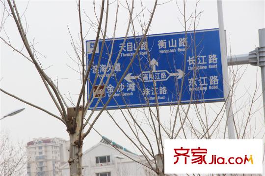 海信鳳凰金岸陽光里周邊配套之路牌
