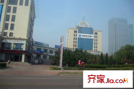 康大山語(yǔ)海東北方向350米建設(shè)銀行