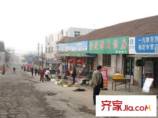 新海園品閣配套圖周邊配套之西邊不遠(yuǎn)處小市場上的固定攤位